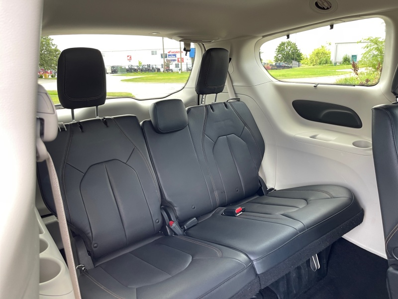Used 2017 Chrysler Pacifica - photo 25