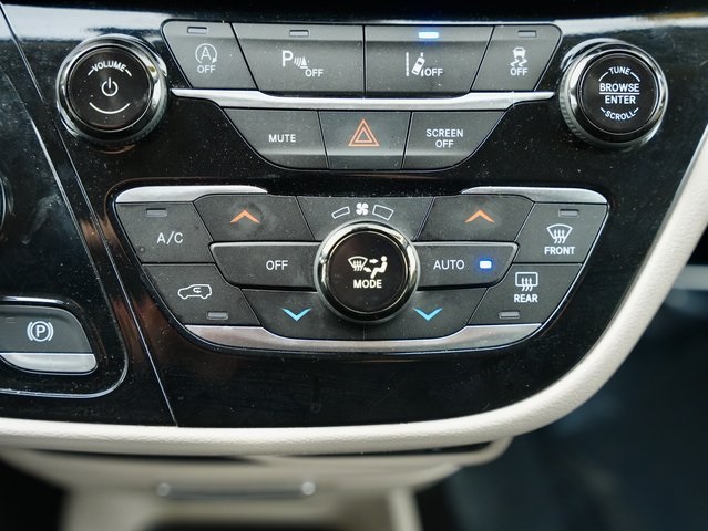 Used 2024 Chrysler Pacifica - photo 10