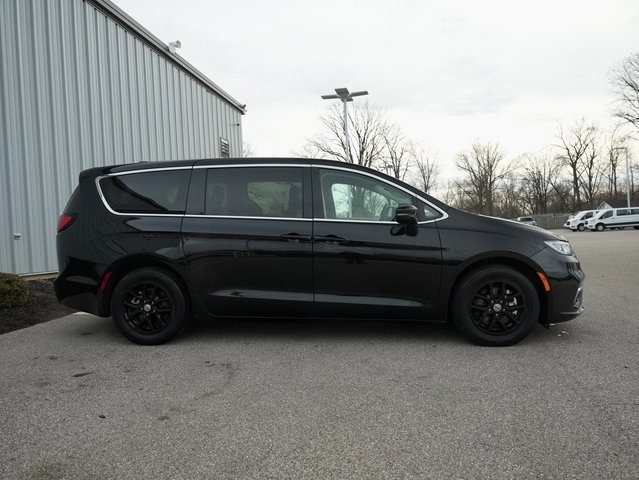 Used 2024 Chrysler Pacifica - photo 29