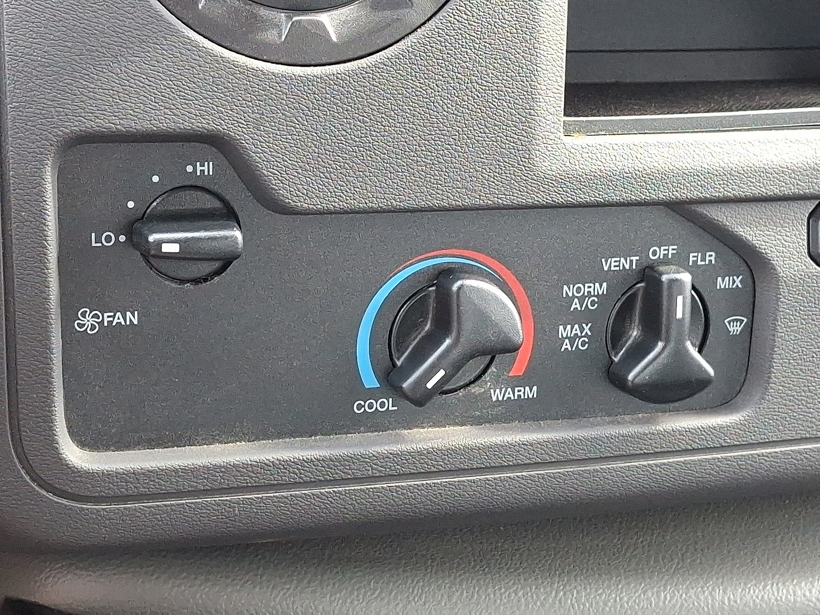 New 2025 Ford E-450 - photo 12