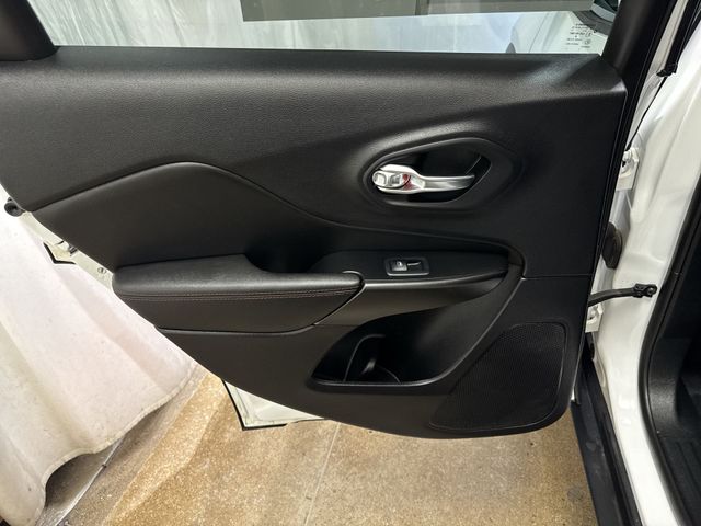 Used 2022 Jeep Cherokee - photo 9