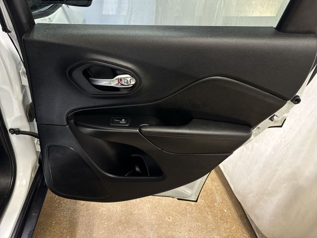 Used 2022 Jeep Cherokee - photo 12