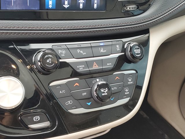 Used 2017 Chrysler Pacifica - photo 33