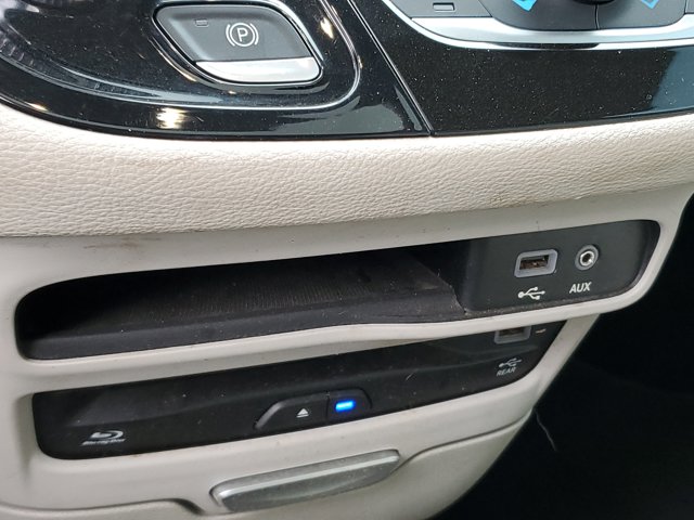 Used 2017 Chrysler Pacifica - photo 5