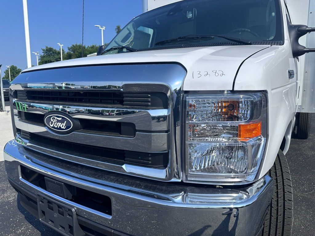 New 2026 Ford E-350 - photo 11