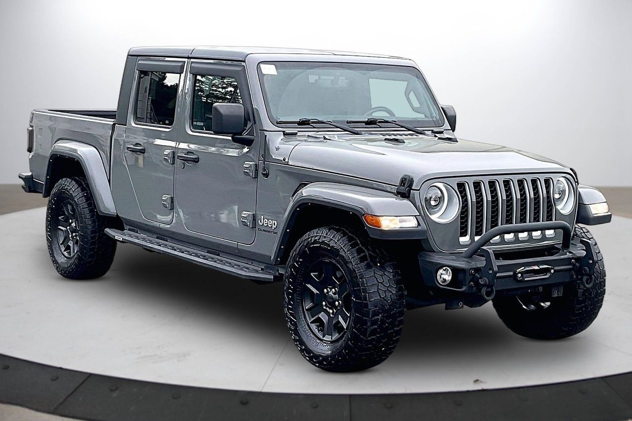 Used 2022 Jeep Gladiator - photo 2