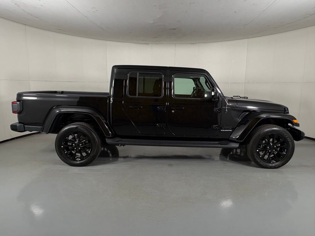 Used 2023 Jeep Gladiator - photo 31
