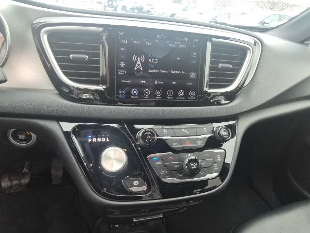 Used 2020 Chrysler Pacifica - photo 22