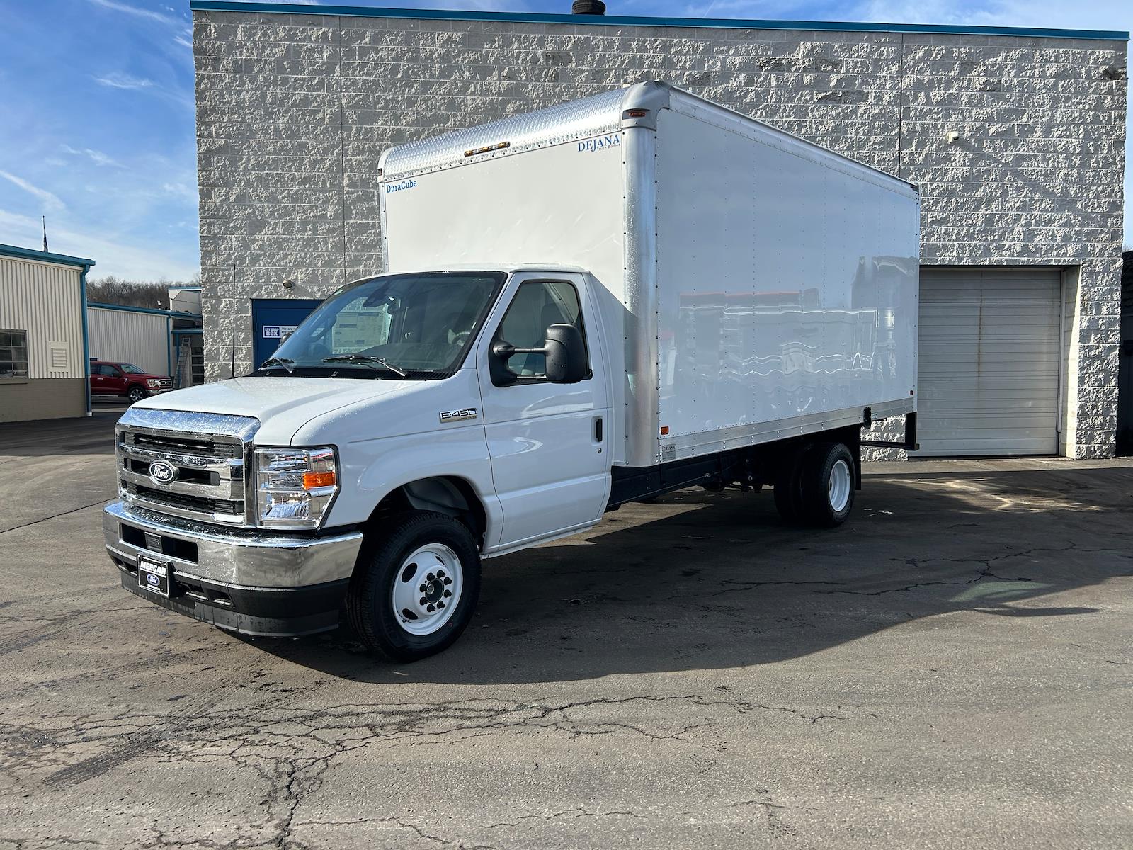 New 1996 Ford E-450 - photo 2