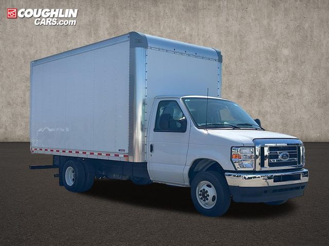 New 2025 Ford E-350 - photo 2