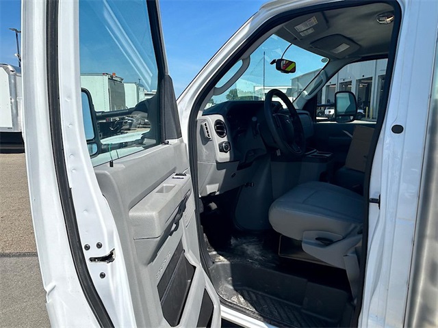 New 2025 Ford E-350 - photo 16