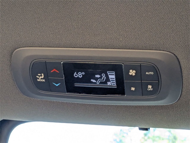 Used 2020 Chrysler Pacifica - photo 24
