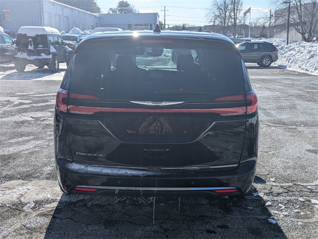 Used 2024 Chrysler Pacifica - photo 8