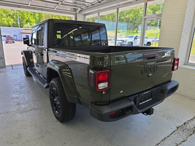 Used 2022 Jeep Gladiator - photo 5
