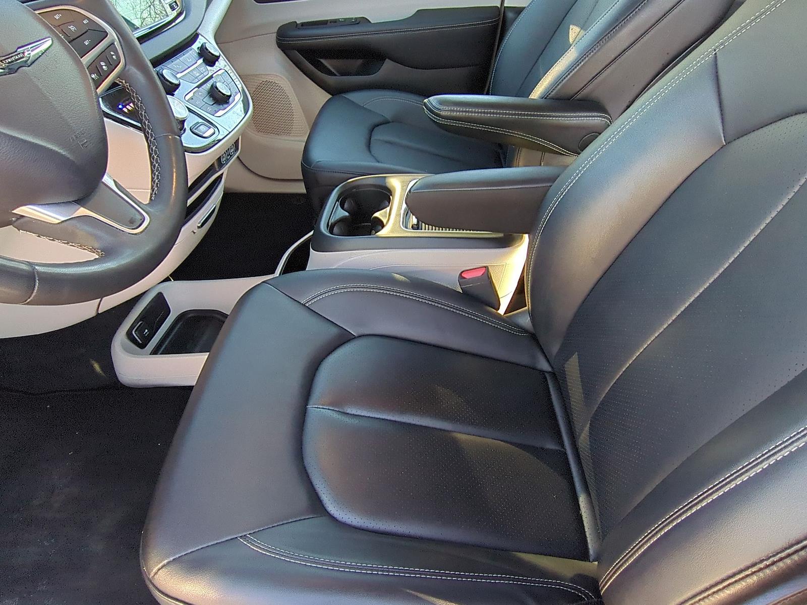 Used 2024 Chrysler Pacifica - photo 26