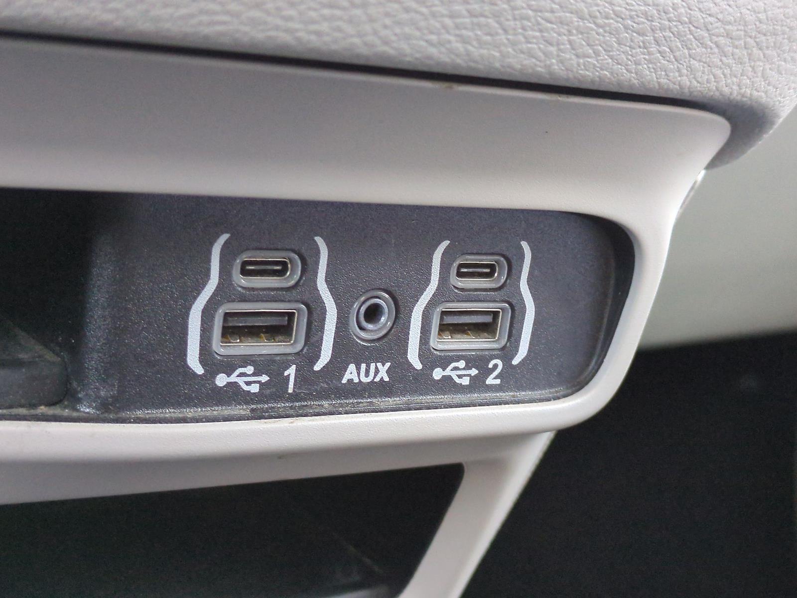 Used 2024 Chrysler Pacifica - photo 40