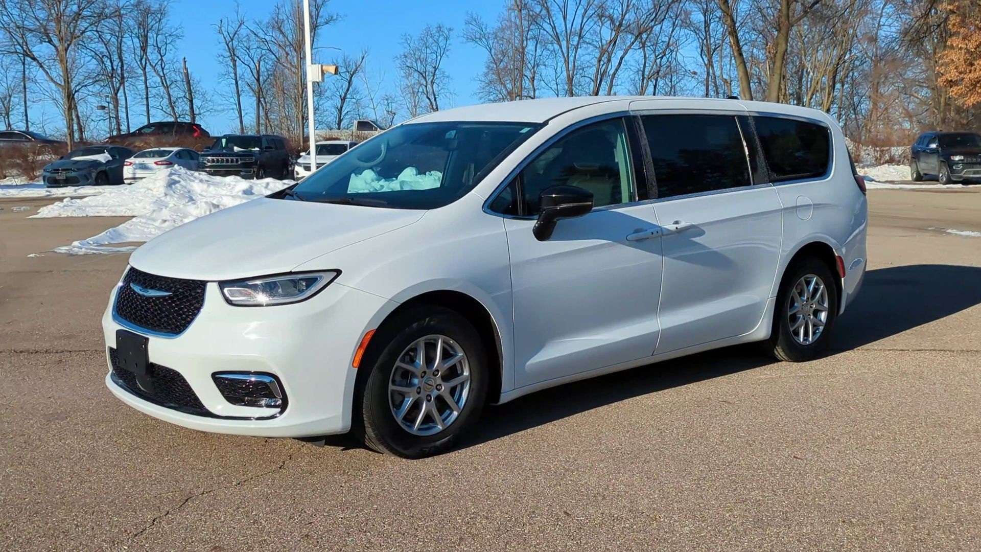 Used 2024 Chrysler Pacifica - photo 6