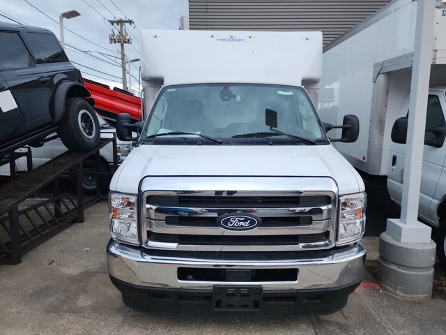New 2026 Ford E-350 - photo 17