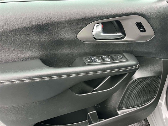 Used 2025 Chrysler Pacifica - photo 26
