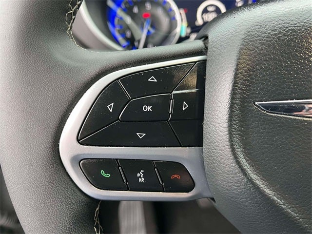 Used 2025 Chrysler Pacifica - photo 32