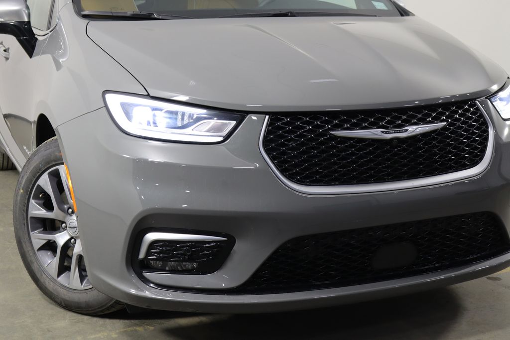 Used 2023 Chrysler Pacifica - photo 7