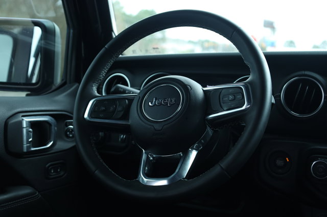 Used 2023 Jeep Gladiator - photo 7