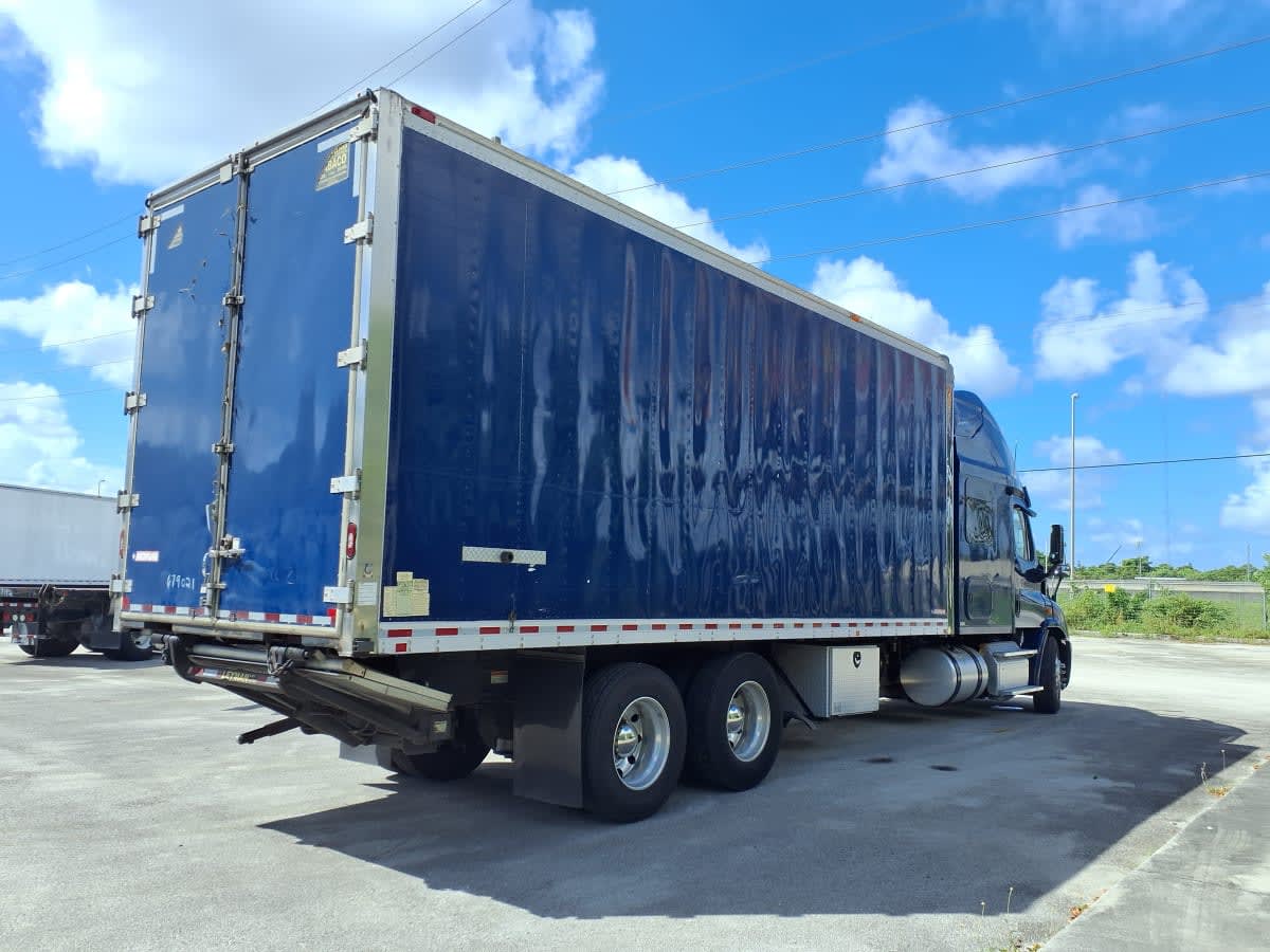 Used 2017 Freightliner Cascadia - photo 6