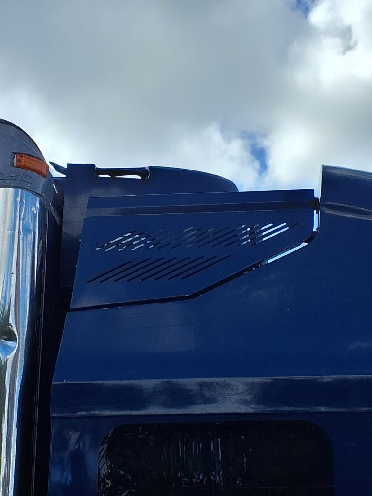 Used 2017 Freightliner Cascadia - photo 9
