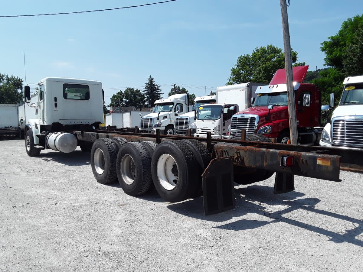 Used 2017 Freightliner Coronado - photo 8