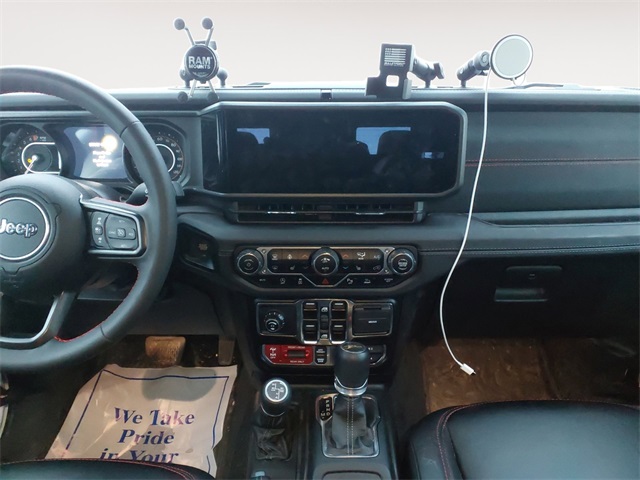 Used 2024 Jeep Gladiator - photo 13