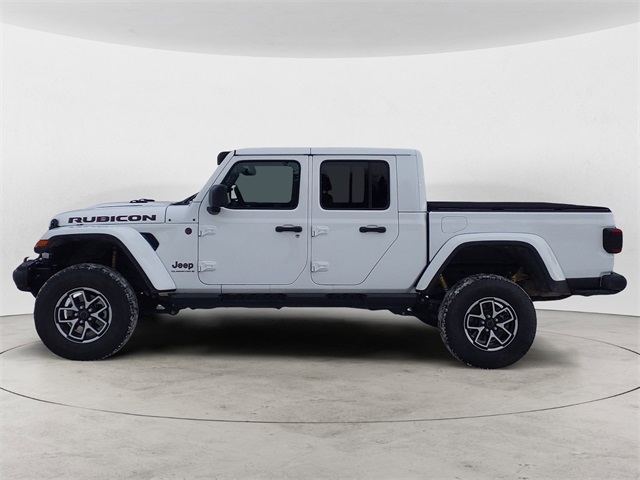 Used 2024 Jeep Gladiator - photo 2