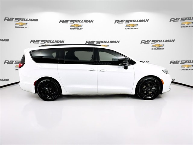 Used 2025 Chrysler Pacifica - photo 10