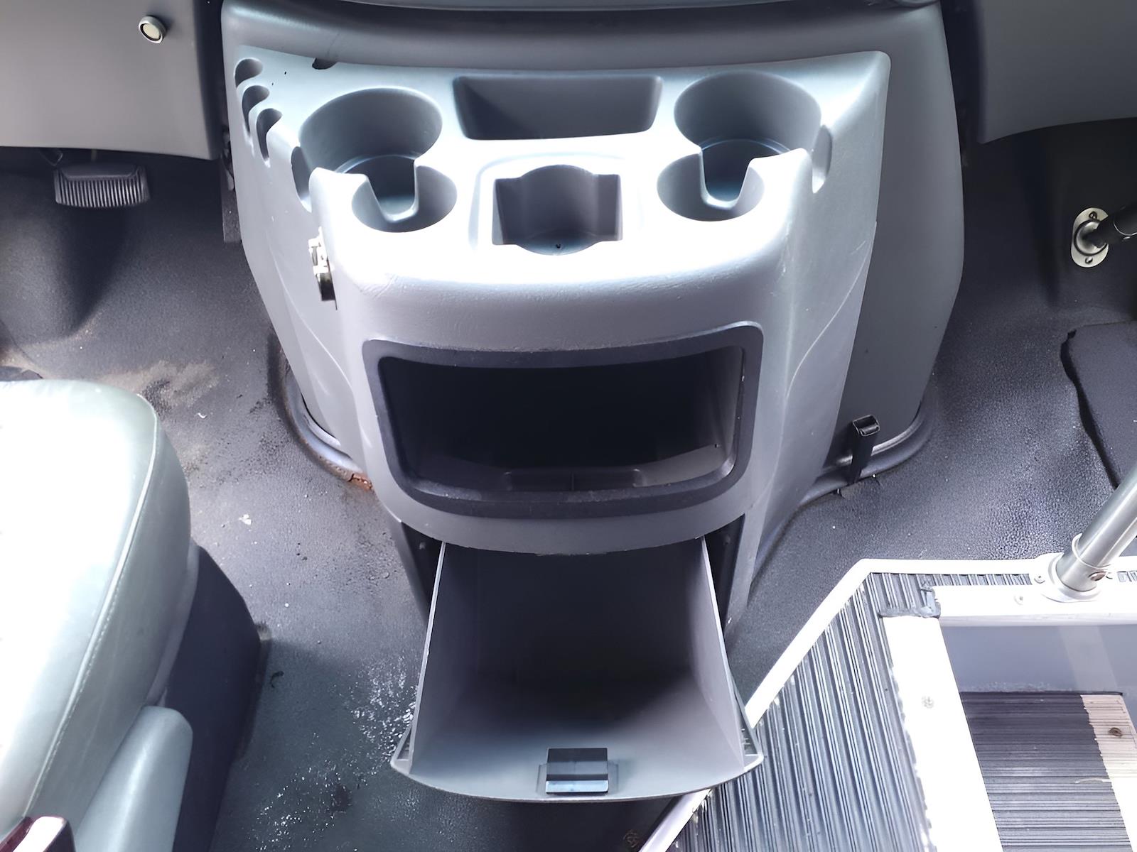 New 2004 Ford E-350 - photo 15