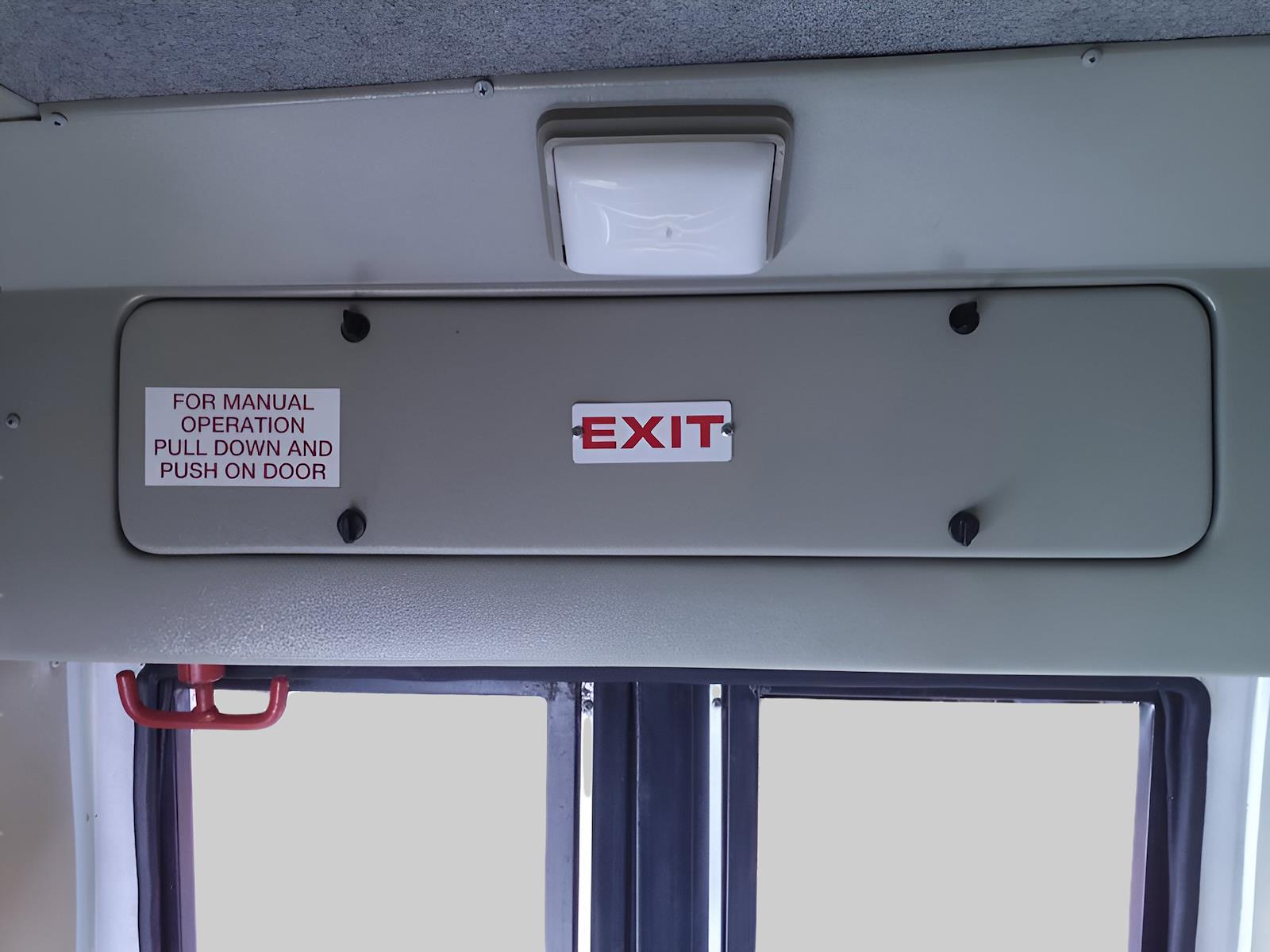 New 2004 Ford E-350 - photo 24