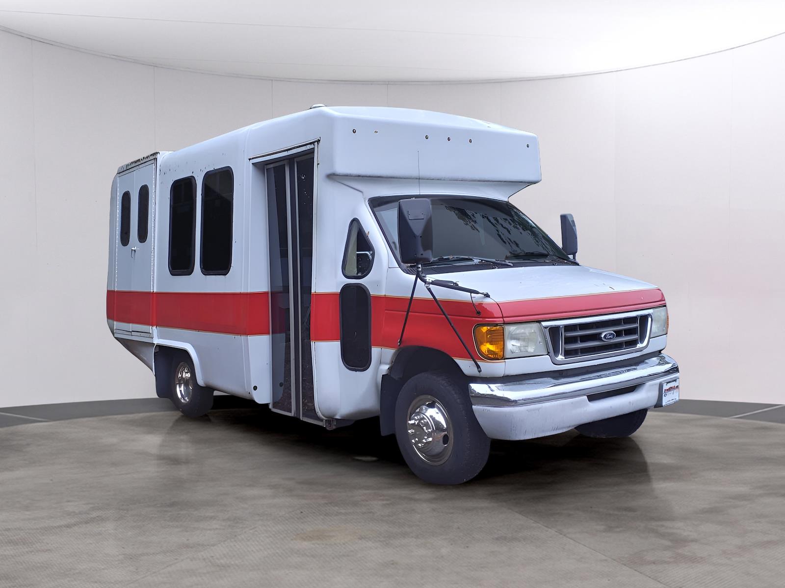 New 2004 Ford E-350 - photo 5