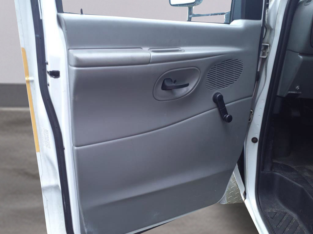 New 2004 Ford E-350 - photo 11
