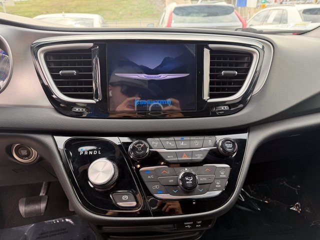 Used 2020 Chrysler Pacifica - photo 9