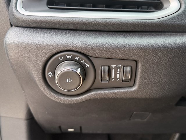 Used 2020 Chrysler Pacifica - photo 2