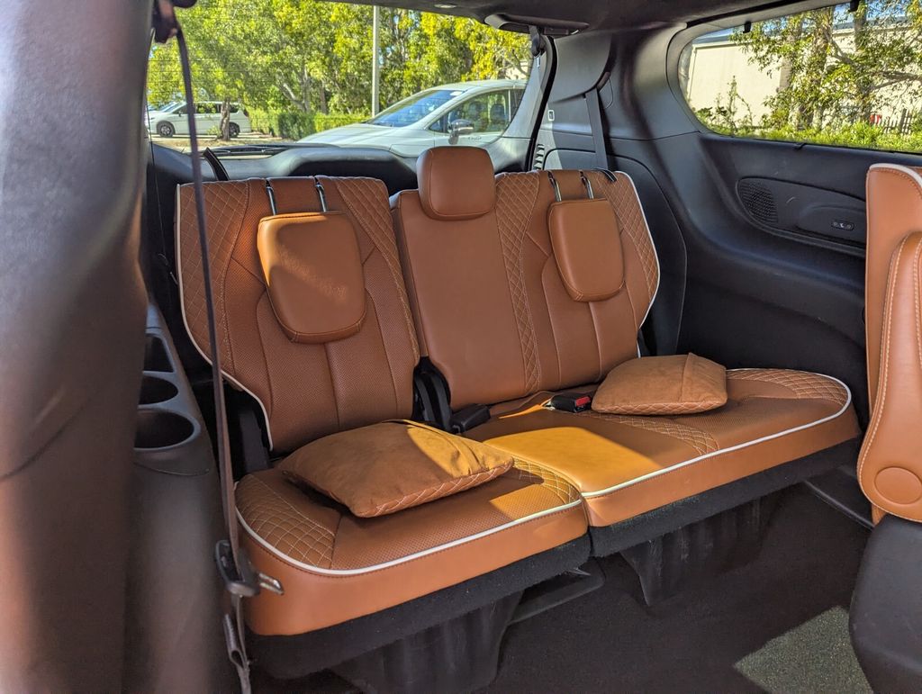 Used 2025 Chrysler Pacifica - photo 16