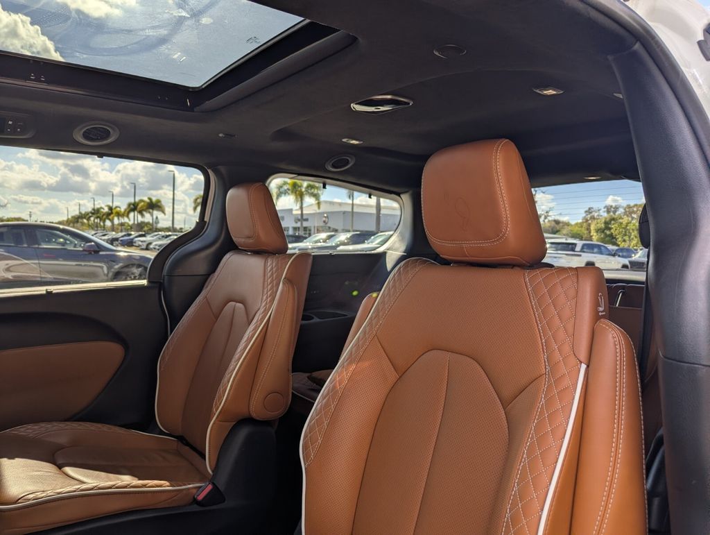 Used 2025 Chrysler Pacifica - photo 20