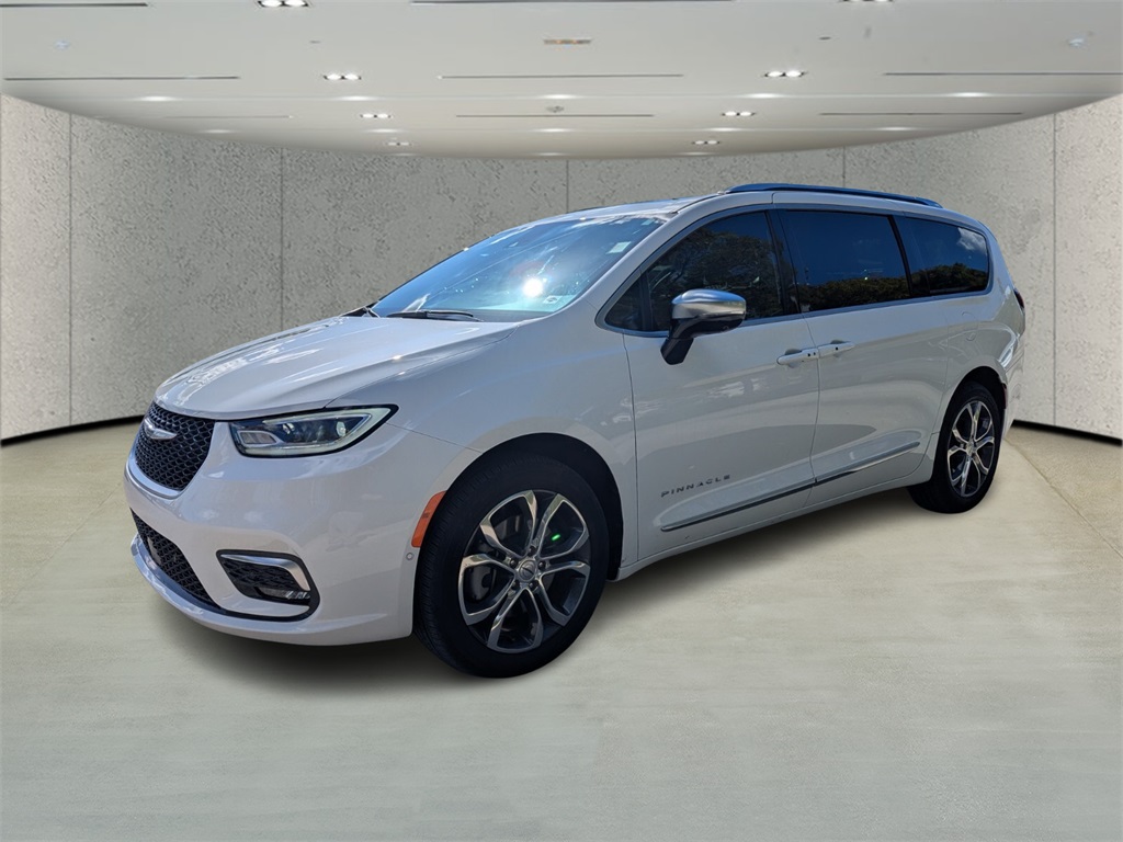 Used 2025 Chrysler Pacifica - photo 8