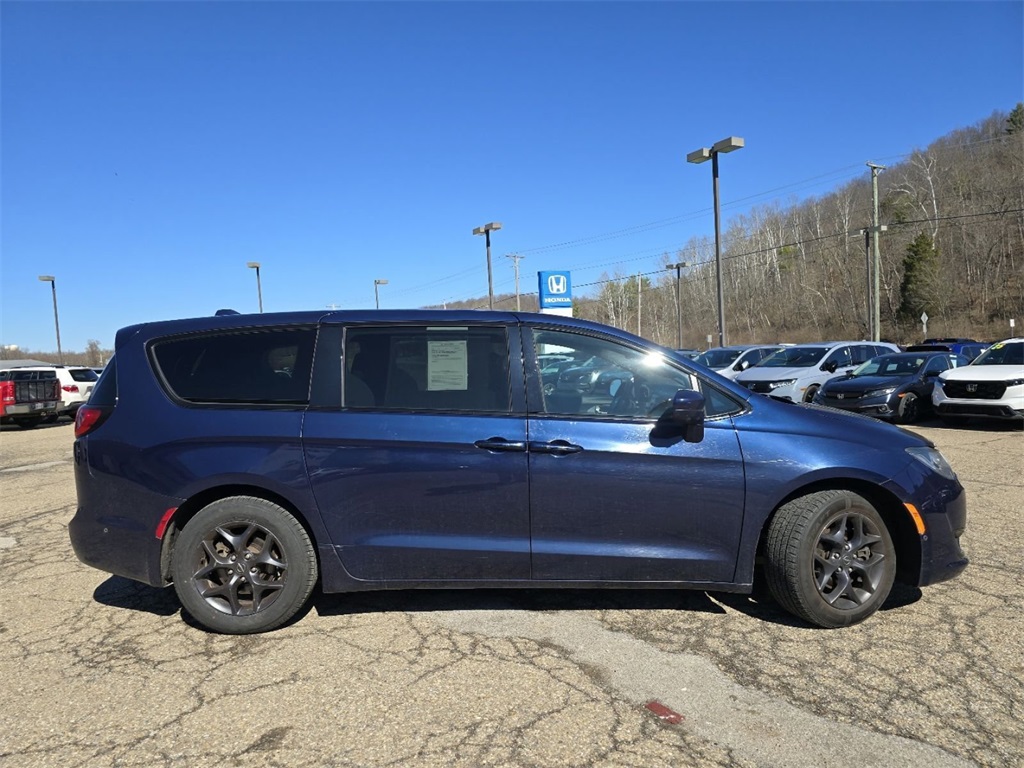 Used 2019 Chrysler Pacifica - photo 9