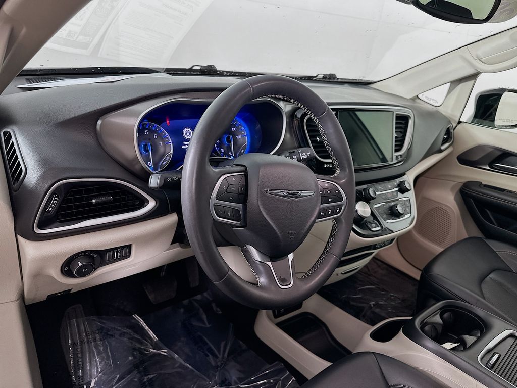 Used 2024 Chrysler Pacifica - photo 17