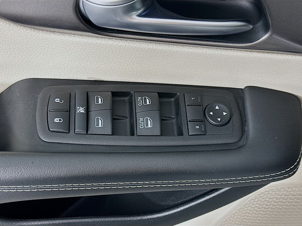 Used 2024 Chrysler Pacifica - photo 27
