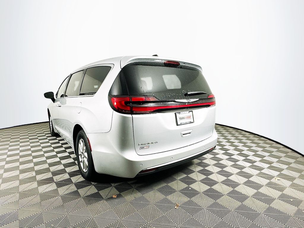 Used 2024 Chrysler Pacifica - photo 9