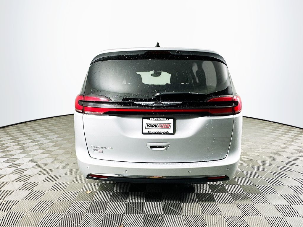 Used 2024 Chrysler Pacifica - photo 11