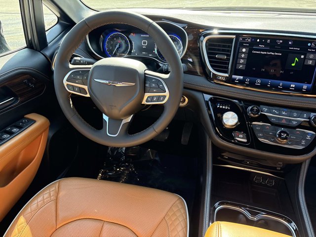 Used 2023 Chrysler Pacifica - photo 27