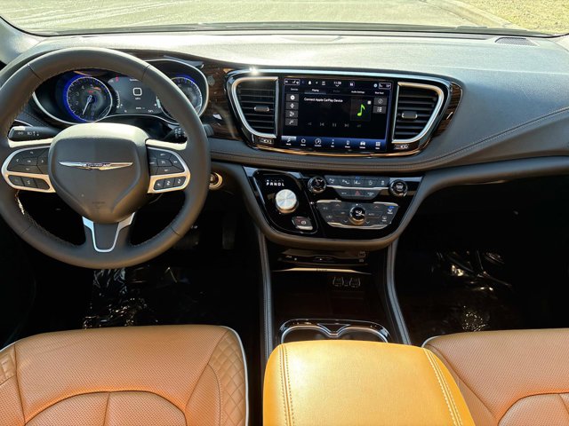 Used 2023 Chrysler Pacifica - photo 29
