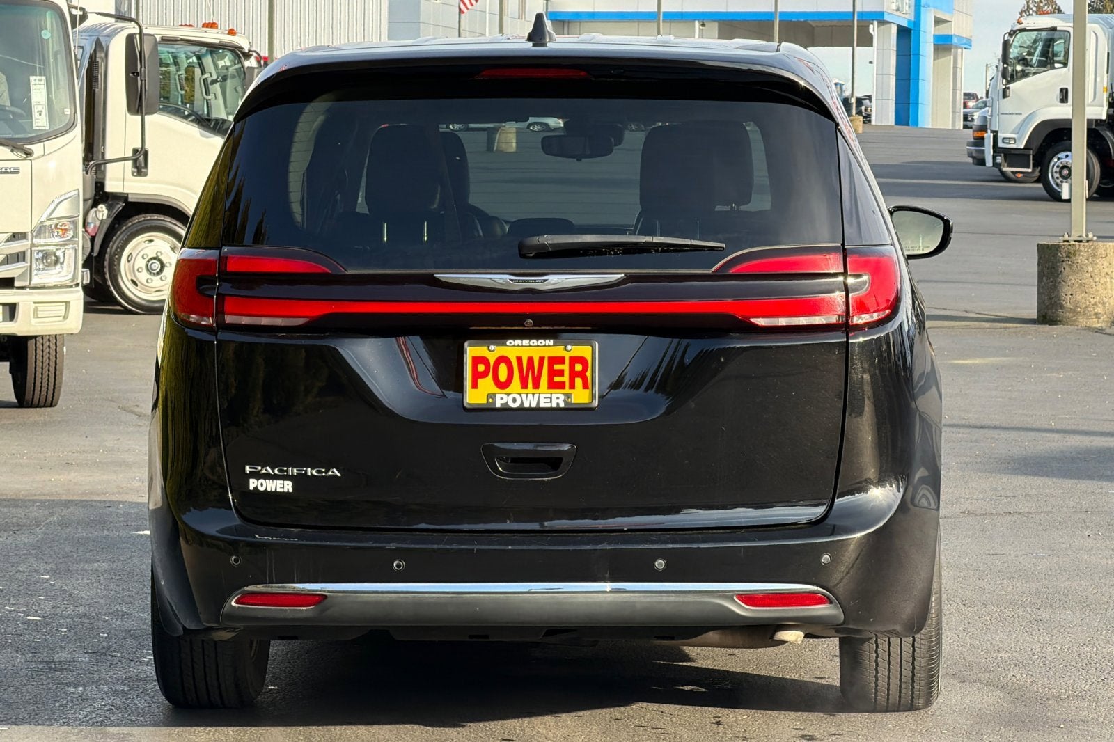 Used 2024 Chrysler Pacifica - photo 2