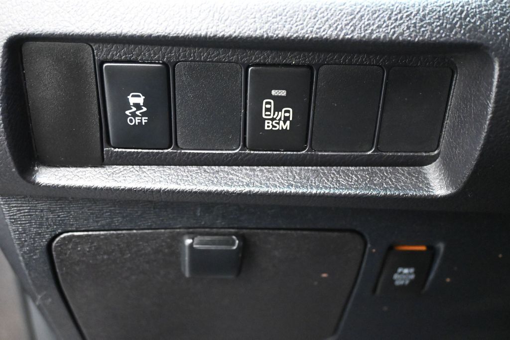 Used 2017 Toyota Sienna - photo 12